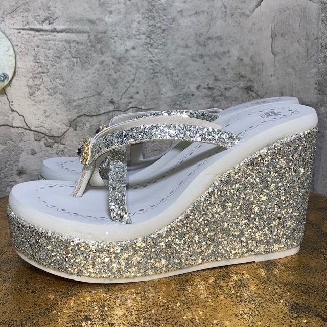 ウェッジソール キラキラ ラメ シルバー ビジュー ギャル Y2K 23.5cm レディースの靴/シューズ(サンダル)の商品写真