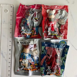 ベアブリック(BE@RBRICK)の⭐︎未開封品⭐︎ ガンダム　ベアブリック　ストラップ4個セット(ストラップ)