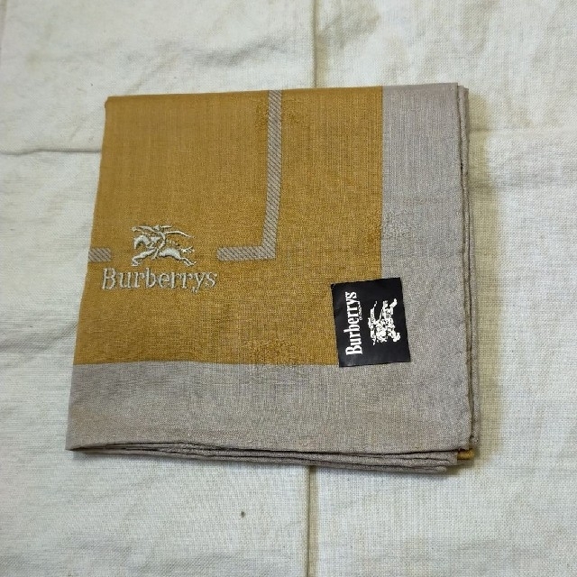 BURBERRY(バーバリー)のバーバリーハンカチ+ダンヒルハンカチ2枚セット　buzz様専用商品! レディースのファッション小物(ハンカチ)の商品写真