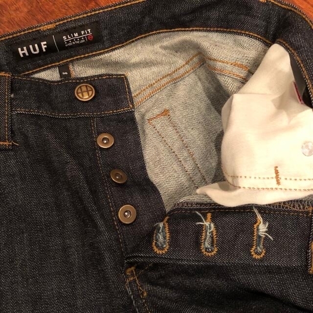 HUF(ハフ)のHUF デニム タイトフィット　ストレッチジーンズ　デニムパンツ　米国製 メンズのパンツ(デニム/ジーンズ)の商品写真