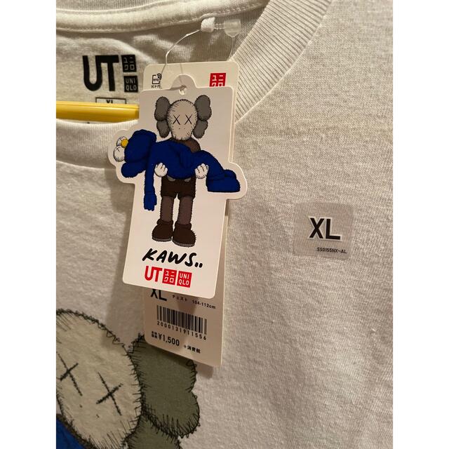 UNIQLO(ユニクロ)のユニクロ kaws Tシャツ XLサイズ メンズのトップス(Tシャツ/カットソー(半袖/袖なし))の商品写真
