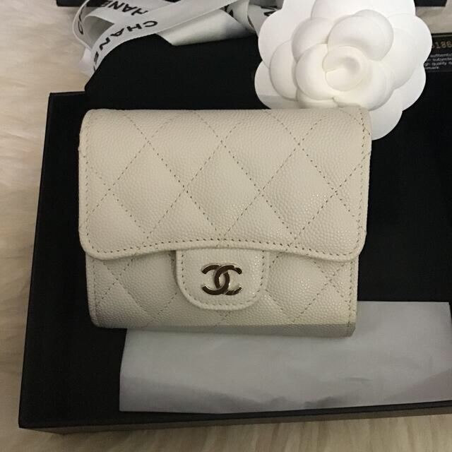 ほぼ新品　CHANEL　三つ折り財布