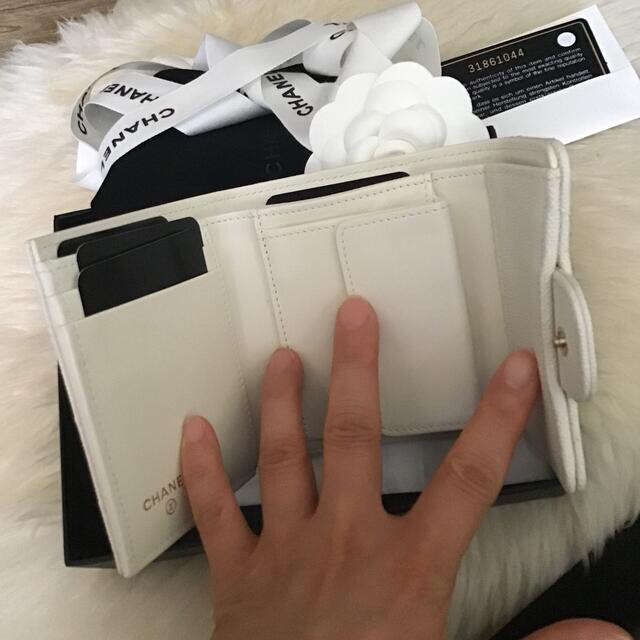 ほぼ新品　CHANEL　三つ折り財布