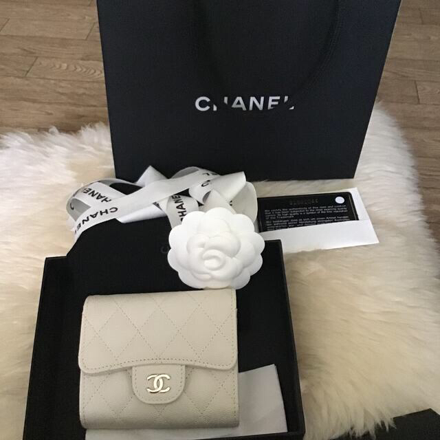 ほぼ新品　CHANEL　三つ折り財布