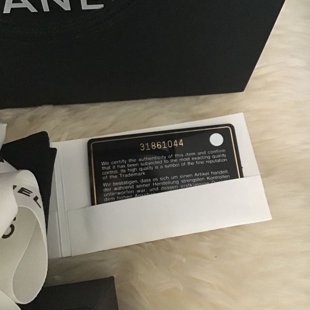 CHANEL(シャネル)のシャネル　三つ折り財布　ほぼ新品 レディースのファッション小物(財布)の商品写真