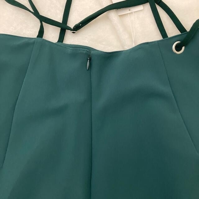 KBF(ケービーエフ)のアーバンリサーチ　KBF サスペンダーフレアスカート　グリーン　緑　タグ付き レディースのスカート(ロングスカート)の商品写真