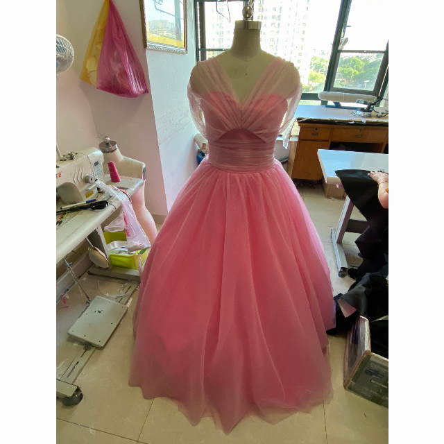  新品在庫処理！ カラードレス ピンク紫  プリンセスライン 前撮り レディースのフォーマル/ドレス(ウェディングドレス)の商品写真