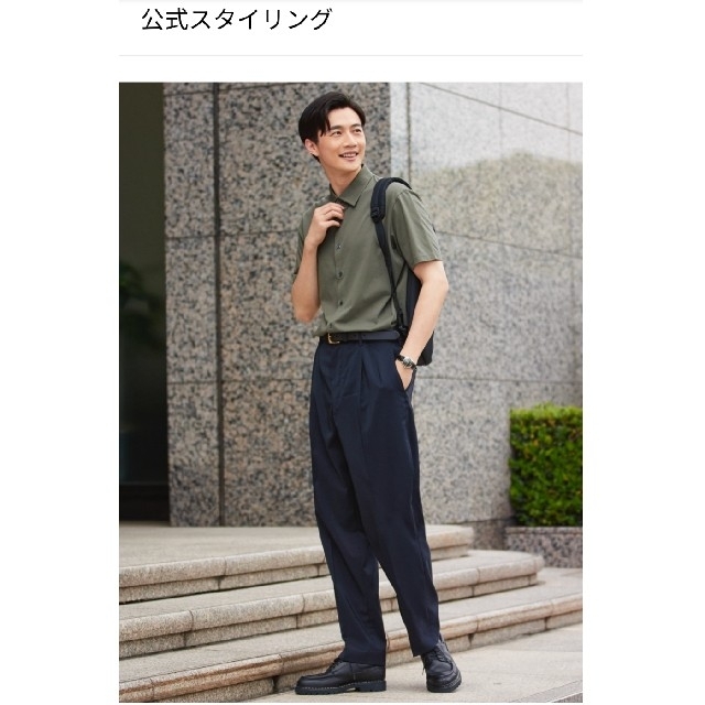 UNIQLOタックテーパードパンツ(Mサイズ、ネイビー)