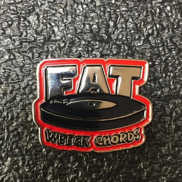 Fat Wreck Chords Enamel Pin ピンバッジ エンタメ/ホビーのタレントグッズ(ミュージシャン)の商品写真