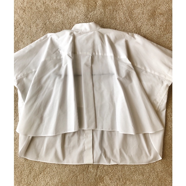 sacai(サカイ)の新品 sacai サカイ アシンメトリー ベルト シャツ レディースのトップス(シャツ/ブラウス(半袖/袖なし))の商品写真