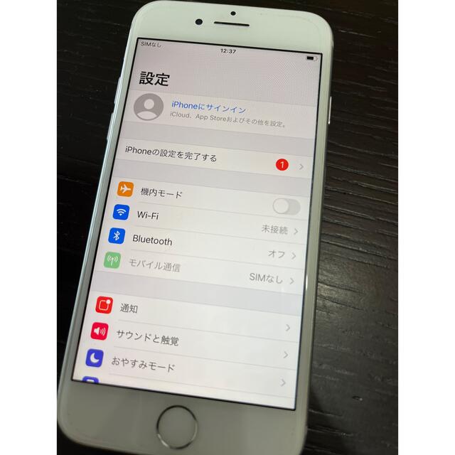 iPhone(アイフォーン)のiPhone8 シルバー　64GB  本体 スマホ/家電/カメラのスマートフォン/携帯電話(スマートフォン本体)の商品写真