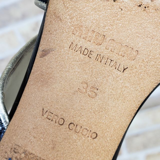 miumiu(ミュウミュウ)のミュウミュウ ☆ エナメルレザー ラメ ミュール サンダル 35 イタリア製 黒 レディースの靴/シューズ(サンダル)の商品写真