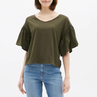 ジーユー(GU)のシャーリングフリルスリーブT(半袖)(Tシャツ(半袖/袖なし))