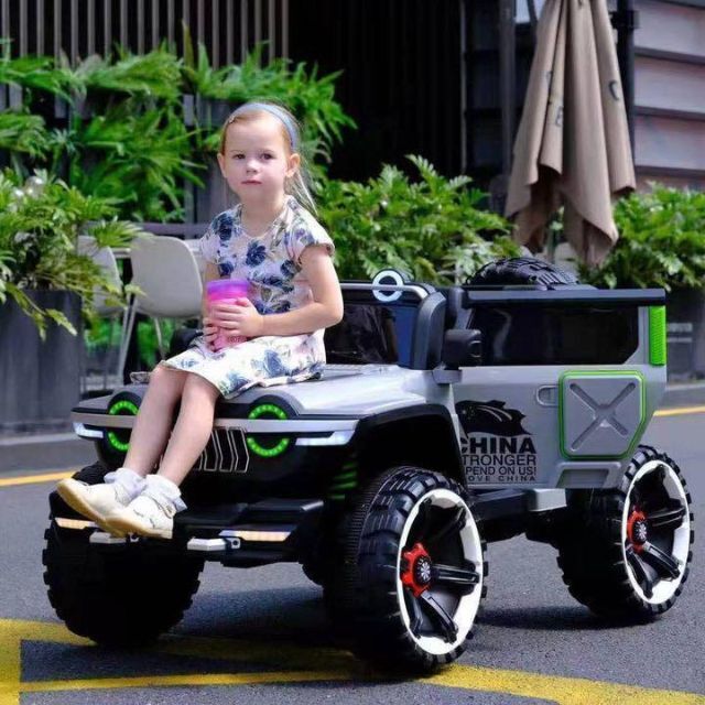 【大人気！セール中！】子供が乗れるラジコンカー 車 子供が喜ぶプレゼント★ エンタメ/ホビーのおもちゃ/ぬいぐるみ(ホビーラジコン)の商品写真