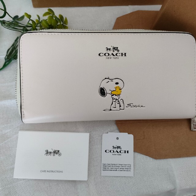 COACH(コーチ)の限定品コーチ　長財布　コラボスヌーピー レディースのファッション小物(財布)の商品写真