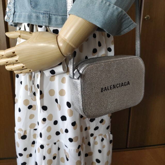 BALENCIAGA BAG(バレンシアガバッグ)の未使用 新品同 BALENCIAGA エヴリデイ ショルダーバッグ ポシェット レディースのバッグ(ショルダーバッグ)の商品写真