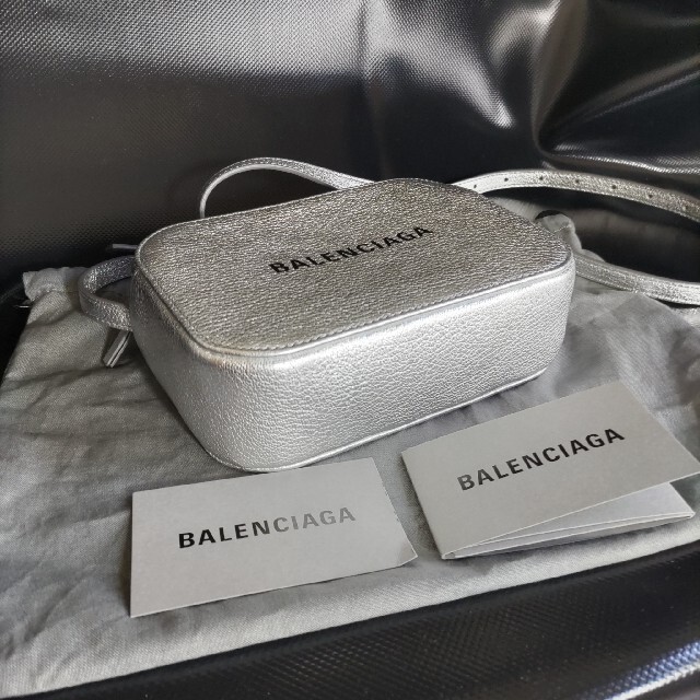 BALENCIAGA BAG(バレンシアガバッグ)の未使用 新品同 BALENCIAGA エヴリデイ ショルダーバッグ ポシェット レディースのバッグ(ショルダーバッグ)の商品写真