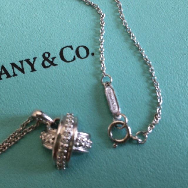 Tiffany & Co.(ティファニー)のティファニー ✨k18WG シグネチャー  ダイヤネックレス   ペンダント レディースのアクセサリー(ネックレス)の商品写真