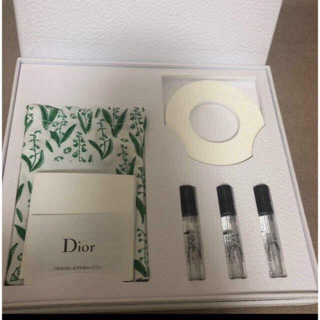 Dior(ディオール)のディオール ノベルティ 香水 ラッキーポーチセット 巾着ポーチ コスメ/美容の香水(香水(女性用))の商品写真