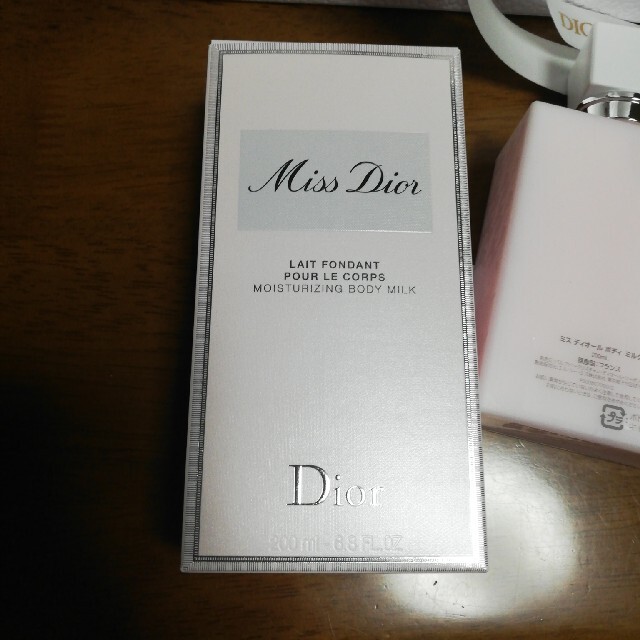 Christian Dior(クリスチャンディオール)のミス　ディオール　ボディミルク　200ml　フランス コスメ/美容のボディケア(ボディローション/ミルク)の商品写真