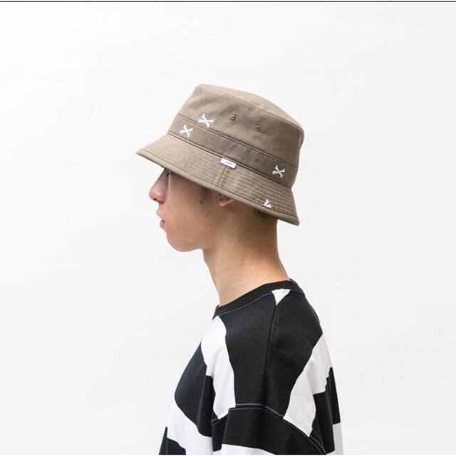 W)taps(ダブルタップス)のWTAPS 2022SS BUCKET 02 HAT GREIGE Lサイズ メンズの帽子(ハット)の商品写真