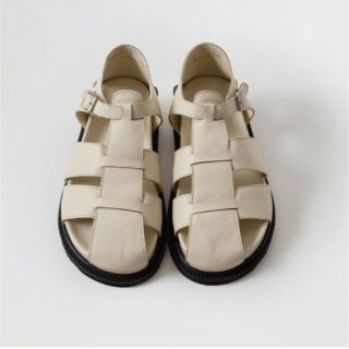 カミナンド(CAMINANDO)のシンゾーン今季購入新品！CAMINANDO グルカサンダル アイボリー7(サンダル)