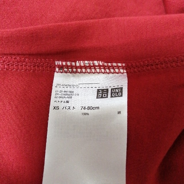 UNIQLO(ユニクロ)のエヌ様専用 UNIQLO ユニクロ クルーネックTワンピース レッド XSサイズ レディースのトップス(Tシャツ(半袖/袖なし))の商品写真