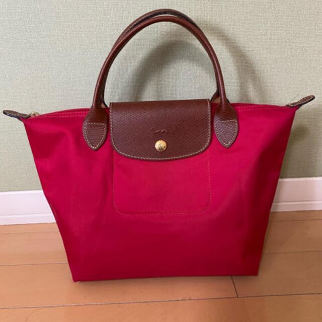 LONGCHAMP(ロンシャン)のLongchamp ハンドバッグ 赤 ナイロン 折畳み レディースのバッグ(ハンドバッグ)の商品写真