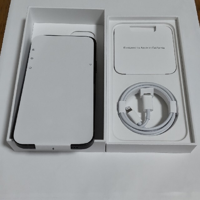 Apple(アップル)のiphone 12 64GB ブラック スマホ/家電/カメラのスマートフォン/携帯電話(スマートフォン本体)の商品写真