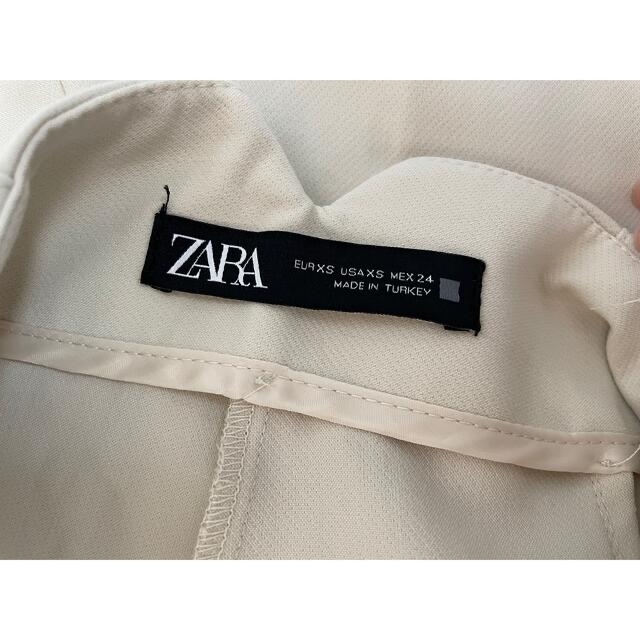 ZARA(ザラ)のZARA ハイウエストテーパードパンツ　テーパードパンツ　パンツ　 レディースのパンツ(カジュアルパンツ)の商品写真