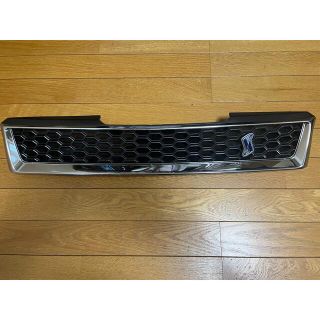 ニッサン(日産)の【超希少美品 】 後期型 HR31 スカイライン GTパサージュ フロントグリル(車種別パーツ)