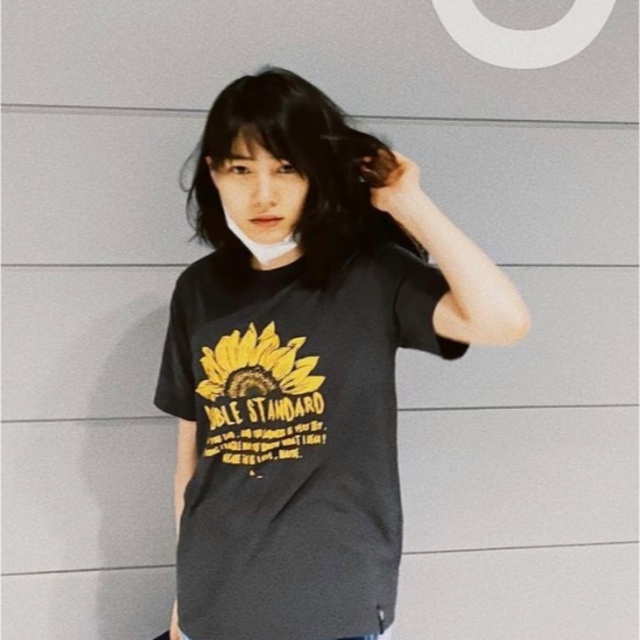 DOUBLE STANDARD CLOTHING(ダブルスタンダードクロージング)のダブルスタンダードクロージング　グラフィックひまわりTシャツ レディースのトップス(Tシャツ(半袖/袖なし))の商品写真