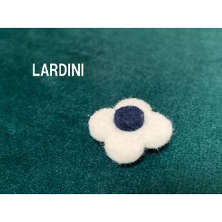 ラルディーニ(LARDINI)のLARDINI　ラルディー二　ブートニエール　ラペルピン　アイボリー／ネイビー(その他)