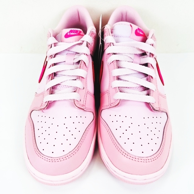 NIKE(ナイキ)のNIKE GS Dunk Low Triple Pink GS  7Y 25cm レディースの靴/シューズ(スニーカー)の商品写真