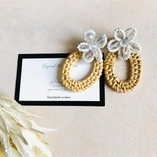 ザラ(ZARA)の2way flower beads ラタンピアス　フラワーピアス　春夏(ピアス)