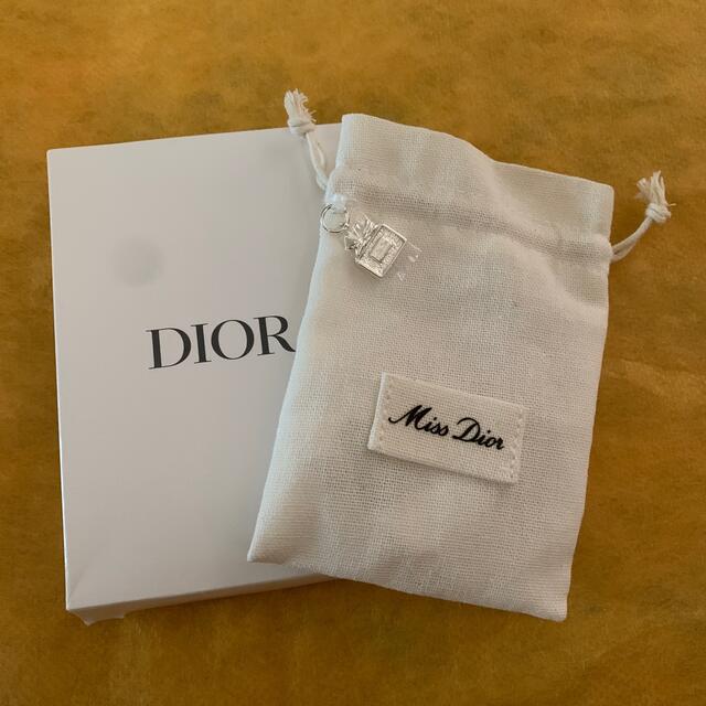 Christian Dior(クリスチャンディオール)のお値下げ★DIOR ノベルティ巾着ポーチ　新品未使用 レディースのファッション小物(ポーチ)の商品写真