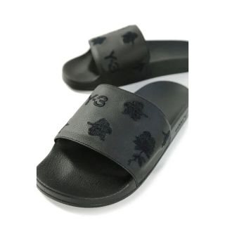 ワイスリー(Y-3)のY-3 ADILETTE AOP(BLACK/G26892)(サンダル)