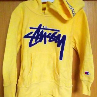 ステューシー(STUSSY)のチャンピオンchampionステューシー黄色キッズ青パーカー110cmスウェット(Tシャツ/カットソー)