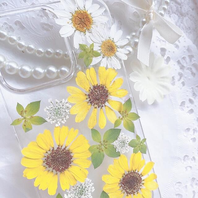 ひまわりとマーガレットのケース♡押し花スマホケース♡押し花iPhoneケース スマホ/家電/カメラのスマホアクセサリー(Androidケース)の商品写真