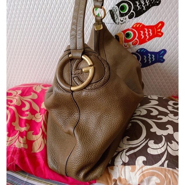 公式の 美品 グッチ クラッチ クリスタル チェーン ショップ】 レザー