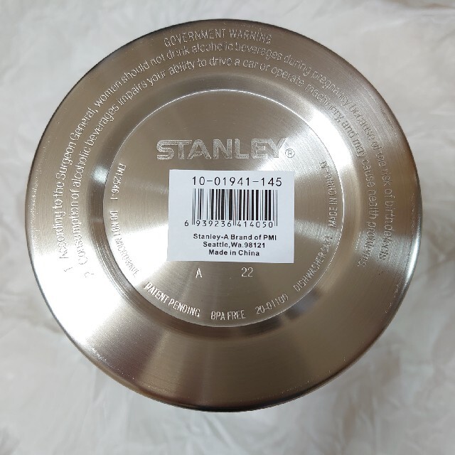 Stanley(スタンレー)の【新品・未使用】スタンレー クラシック真空グロウラー 1.9L スポーツ/アウトドアのアウトドア(食器)の商品写真