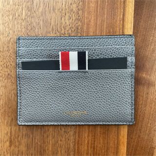 トムブラウン(THOM BROWNE)の美品　トムブラウン　カードケース　グレー(名刺入れ/定期入れ)