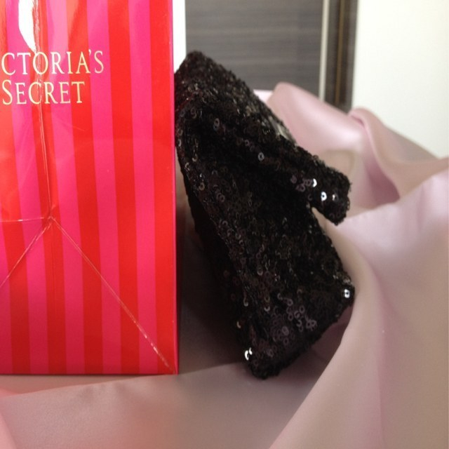 Victoria's Secret(ヴィクトリアズシークレット)のヴィクトリアシークレットVS☆クラッチ レディースのバッグ(クラッチバッグ)の商品写真