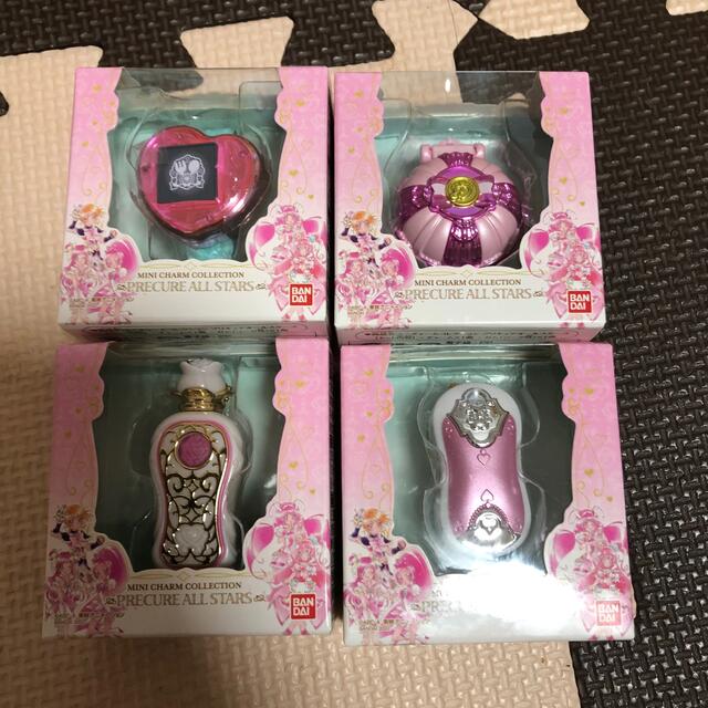 BANDAI(バンダイ)のmanaさま専用　MINI CHARM COLLECTION 4種セット エンタメ/ホビーのおもちゃ/ぬいぐるみ(キャラクターグッズ)の商品写真