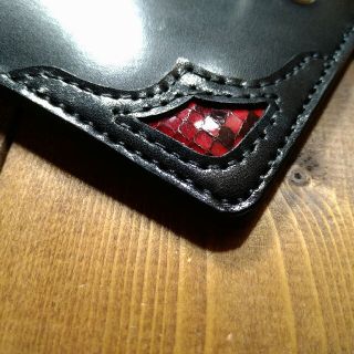 栃木レザー - 本革黒ショルダー 4ポケット スマホケース/赤 ...