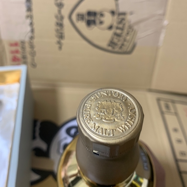 サントリー(サントリー)の山崎60周年記念 ゴールドボトル 760ml  食品/飲料/酒の酒(ウイスキー)の商品写真