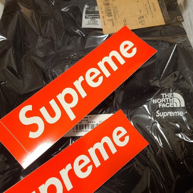 Supreme(シュプリーム)のSupreme The North Face Bandana Tee Black メンズのトップス(Tシャツ/カットソー(半袖/袖なし))の商品写真
