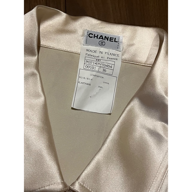 CHANEL(シャネル)のシャネル　シルク　ノースリーブ　ブラウス　美品　ココマーク レディースのトップス(シャツ/ブラウス(半袖/袖なし))の商品写真