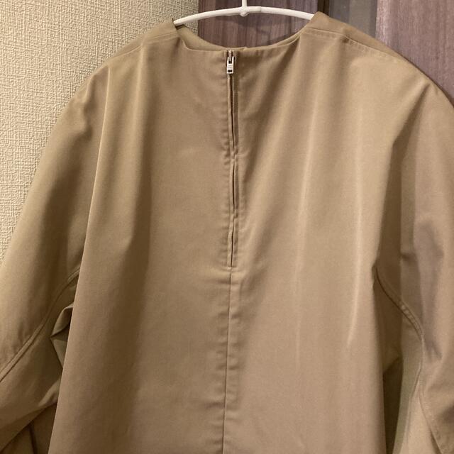 HYKE(ハイク)の【HYKE】TASLAN TWILL TOP ベージュ レディースのトップス(シャツ/ブラウス(長袖/七分))の商品写真