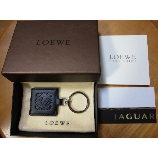 LOEWE(ロエベ)のロエベ　ジャガー　コラボ　新品　キーホルダー　キーリング メンズのファッション小物(キーホルダー)の商品写真